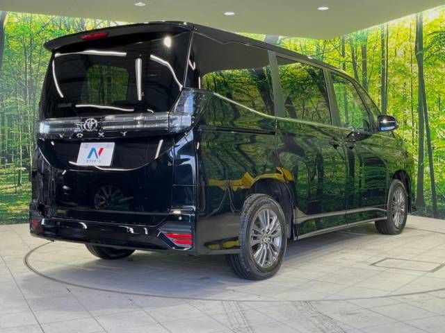 Toyota VOXY 2022-10 26738-18
