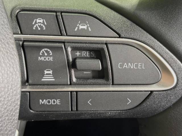 Toyota VOXY 2022-10 26738-7