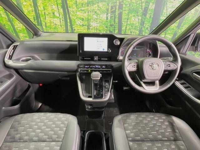 Toyota VOXY 2022-10 26738-1