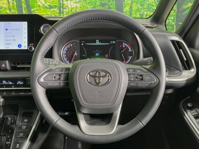 Toyota VOXY 2022-10 26738-12