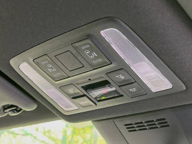 Toyota VOXY 2022-10 26738-5
