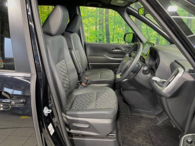 Toyota VOXY 2022-10 26738-8