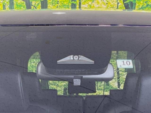 Toyota VOXY 2022-10 26738-2