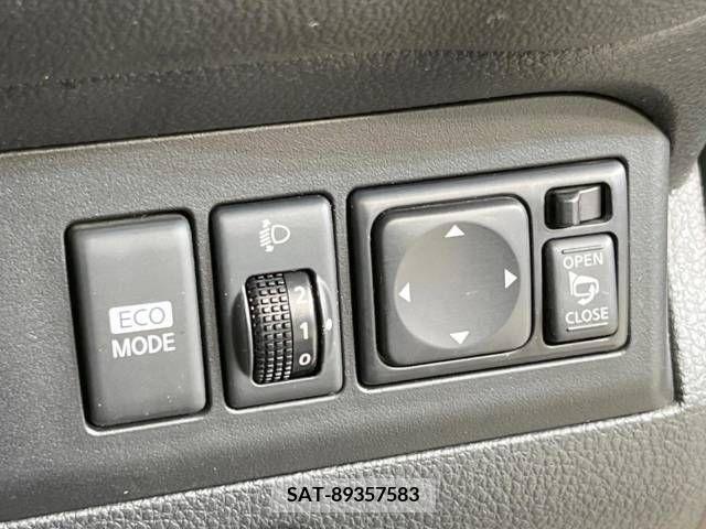 Nissan NOTE 2011-10 348175-6