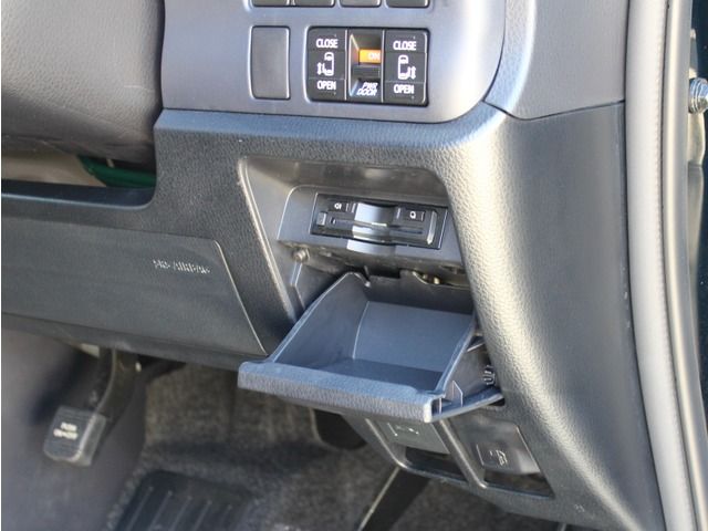 Toyota VOXY HYBRID 2016-09 2729-15