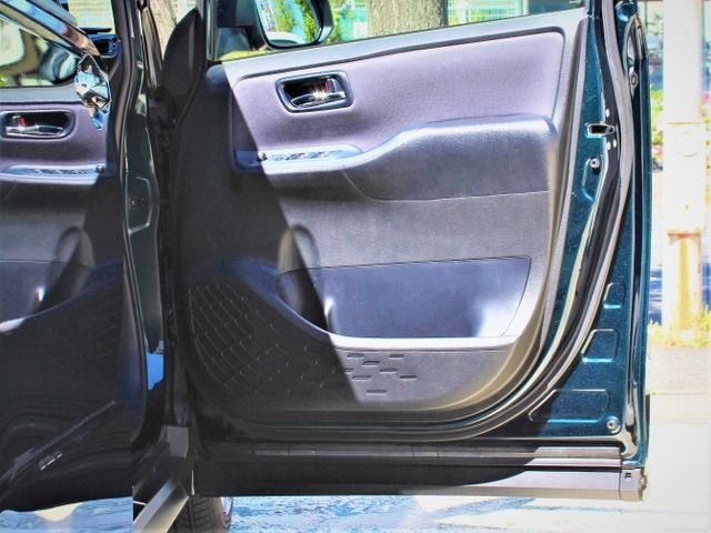 Toyota VOXY HYBRID 2016-09 2729-10