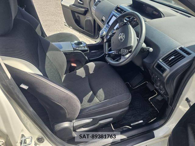 Toyota PRIUS ALPHA 2017-11 236027-4