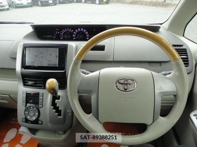 Toyota NOAH 2008-07 227042-4