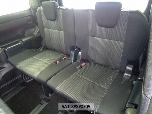 Toyota VOXY 2019-06 289886-2