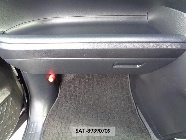 Toyota VOXY 2019-06 289886-14