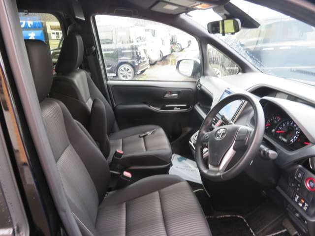 Toyota VOXY 2019-03 25292-17