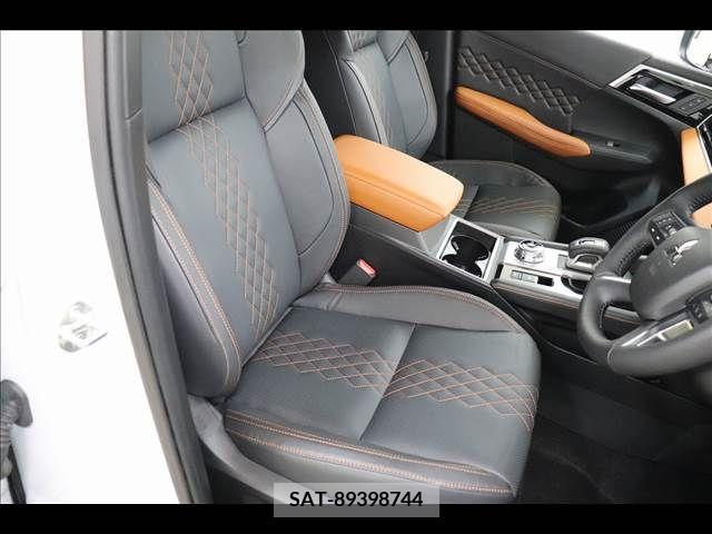 Mitsubishi OUTLANDER PHEV 2023-03 234629-10