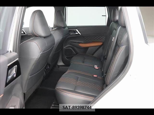 Mitsubishi OUTLANDER PHEV 2023-03 234629-12