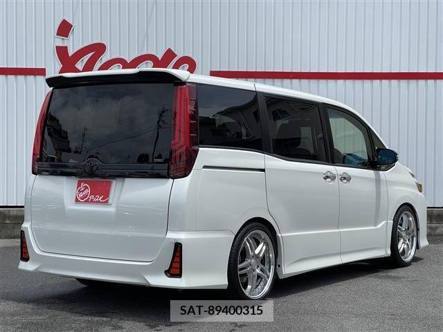 Toyota VOXY 2015-04 350623-2