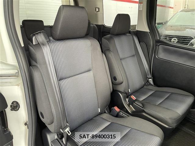 Toyota VOXY 2015-04 350623-12
