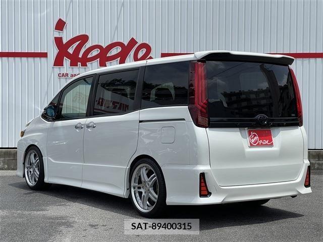 Toyota VOXY 2015-04 350623-1