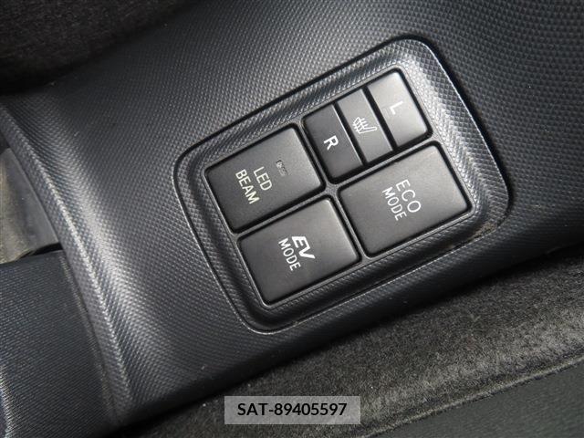 Toyota AQUA 2014-03 347205-12