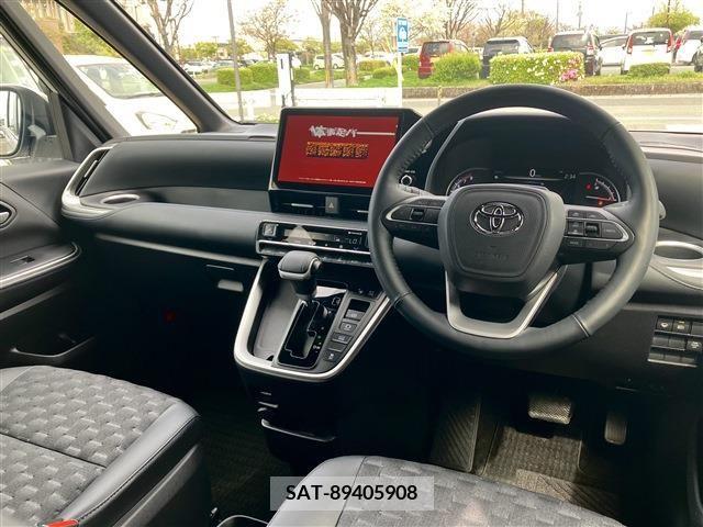 Toyota VOXY 2023-06 288908-11
