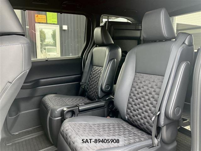 Toyota VOXY 2023-06 288908-17