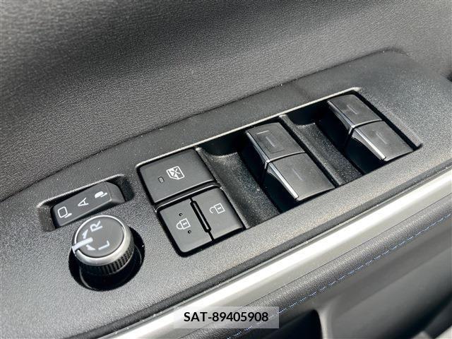 Toyota VOXY 2023-06 288908-19