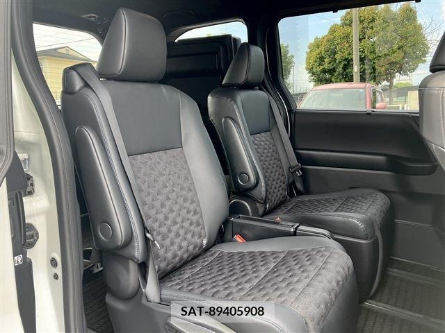 Toyota VOXY 2023-06 288908-14