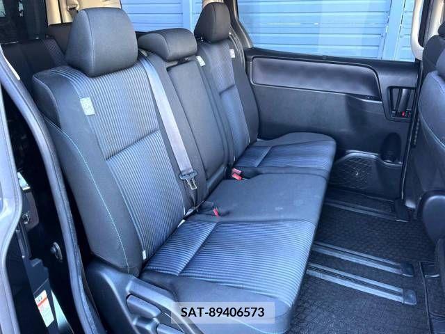 Toyota VOXY 2015-04 386362-9