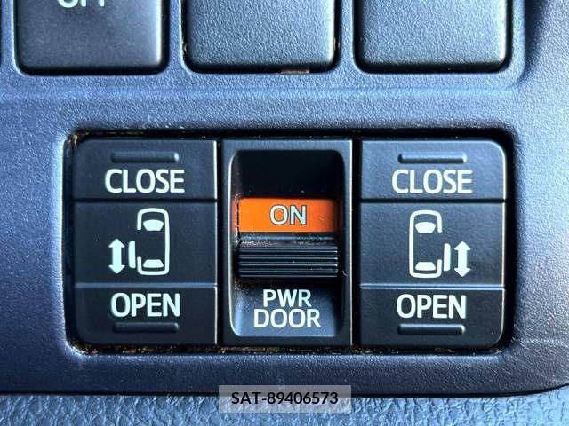 Toyota VOXY 2015-04 386362-4