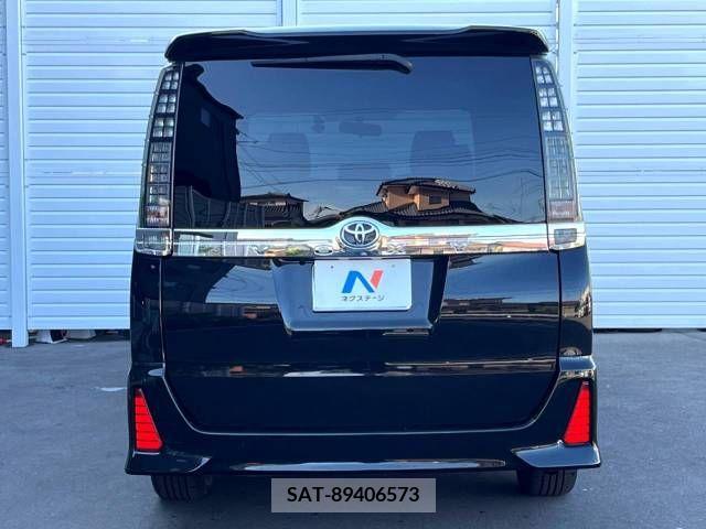 Toyota VOXY 2015-04 386362-16