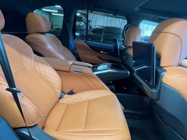 Lexus LX 2023-08 196579-6