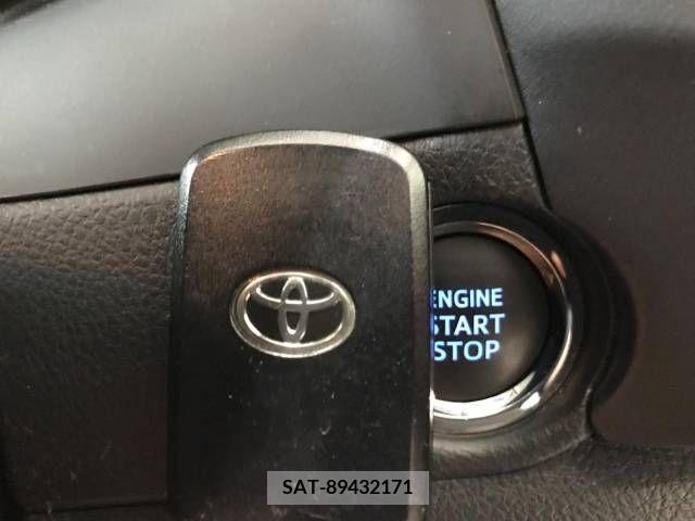 Toyota AURIS 2017-10 377592-7