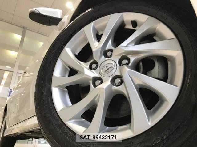 Toyota AURIS 2017-10 377592-14