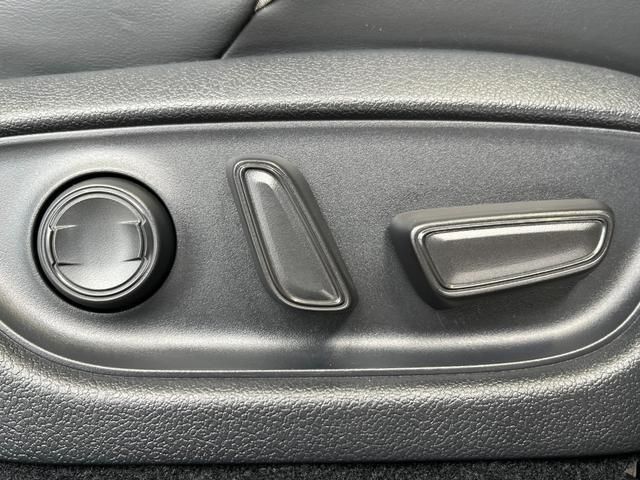 Toyota CROWN SEDAN 2019-08 188633-14