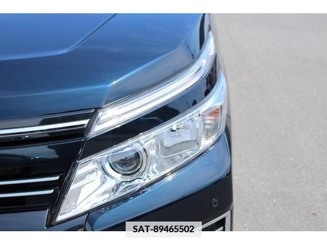 Toyota VOXY 2015-12 352971-11