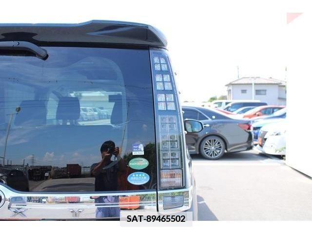 Toyota VOXY 2015-12 352971-12