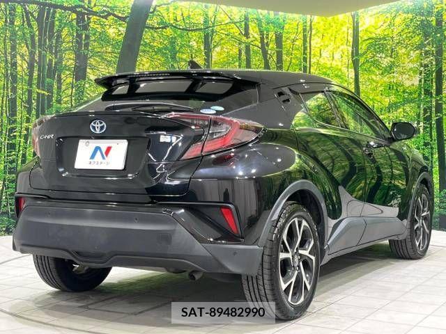 Toyota C-HR 2017-05 240682-18