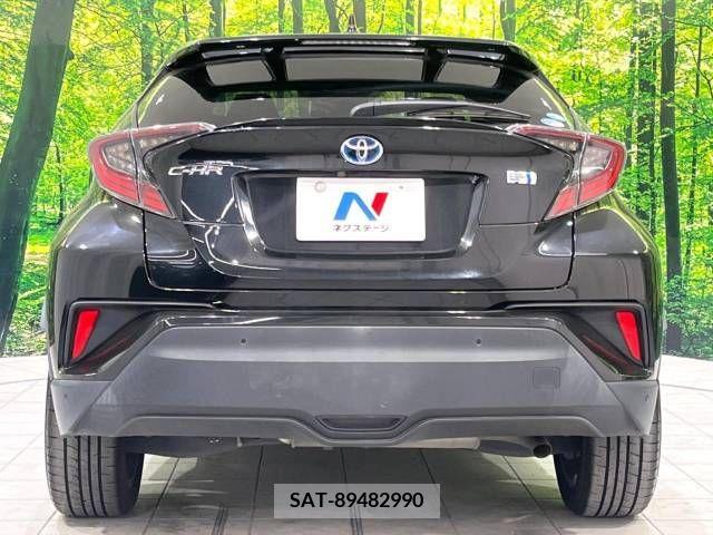 Toyota C-HR 2017-05 240682-16