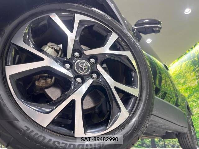 Toyota C-HR 2017-05 240682-13