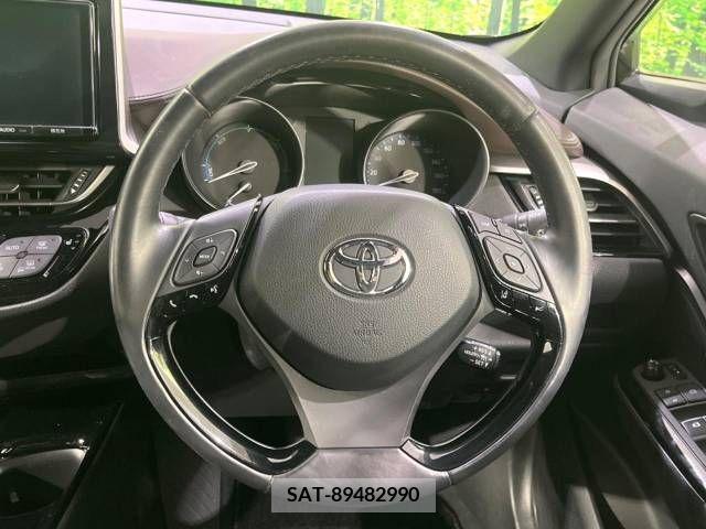Toyota C-HR 2017-05 240682-12