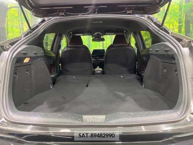 Toyota C-HR 2017-05 240682-11