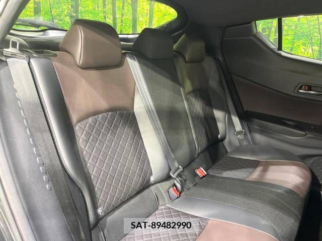 Toyota C-HR 2017-05 240682-10