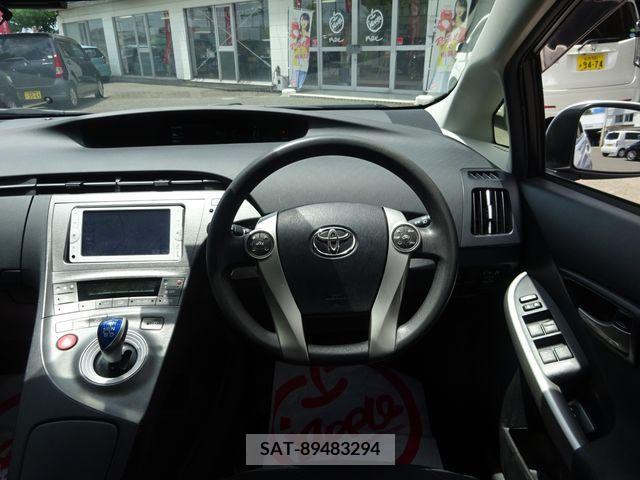 Toyota PRIUS 2013-05 326864-1
