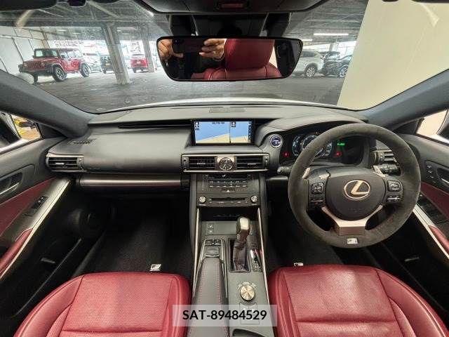 Lexus IS 2018-01 210847-1