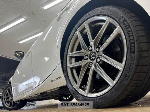Lexus IS 2018-01 210847-18