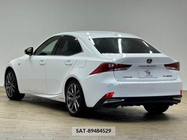 Lexus IS 2018-01 210847-16