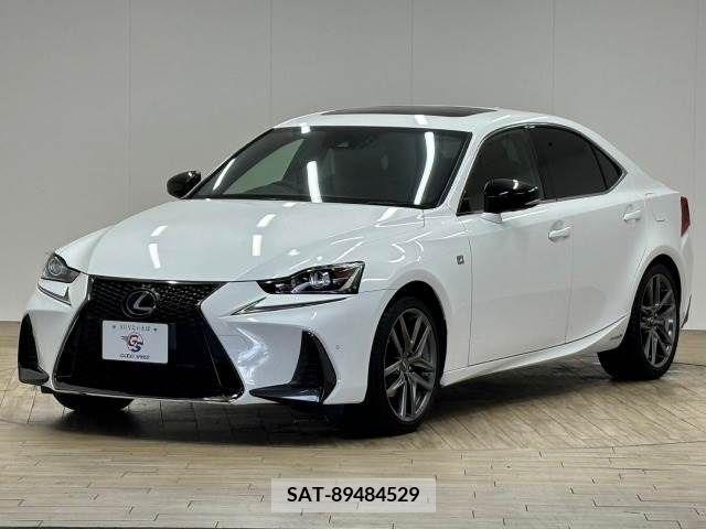 Lexus IS 2018-01 210847-14