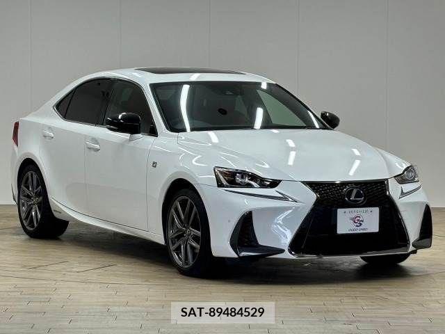 Lexus IS 2018-01 210847-13