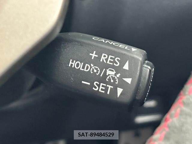 Lexus IS 2018-01 210847-8