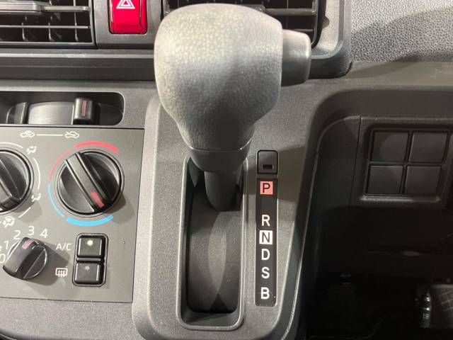 Daihatsu TANTO 2022-04 182618-19