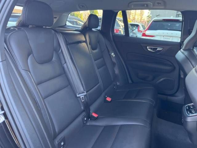 Volvo CROSS COUNTRY 2022-03 184486-12