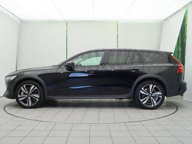 Volvo CROSS COUNTRY 2022-03 184486-17